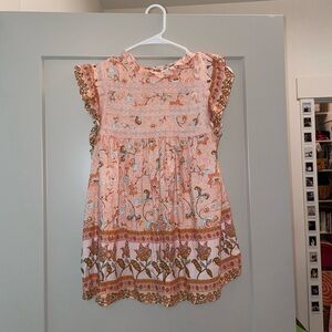 Women’s size small, floral top, great condition :)